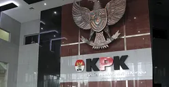 Wah! KPK Geledah Kantor Kemensos saat Tri Rismaharini Sedang Rapat, Stafsus Beberkan Barang Bukti yang Dibawa
