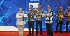 Dirut bank bjb syariah Raih The Best CEO Focus on HC dari HCRE Award 2023