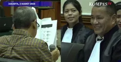 Cengengesan di Ruang Sidang, Hotman Paris Ditegur Hakim saat Sidang Teddy Minahasa: Jangan Dulu Nyerocos!