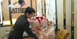 Momen Inara Rusli Sumringah Dilamar Pengacara Ganteng di Depan dr Richard Lee