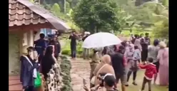 Rumput Jadi Rusak, Warga Berbondong-bondong Datangi Rumah Abah Jajang yang Viral karena Pemandangan Indahnya