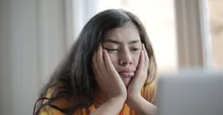 Jangan Lakukan Sikap Ini, Jika Kamu Enggan Terlihat Tidak Cantik dan Menarik di Mata Orang Lain