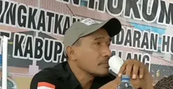 LANGKA! Tolak Dicalonkan Lagi, Kades di Desa Kaliasri Didemo Puluhan Warga, Netizen: Pemimpin Itu Dipilih