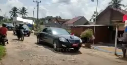 Usai Jalan Rusak Jadi Viral di Media Sosial, Hari Ini Presiden Jokowi Cek Langsung Kondisi Jalanan di Lampung
