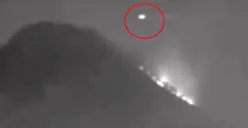 Usai Awan Panas Bentuk Petruk, Kini Muncul Cahaya Misterius Melintas di Atas Gunung Merapi, BRIN: Bukan Drone