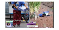 Bikin Mewek! Bocah SD Pedagang Kue Nangis di Makam Sang Ayah karena Rindu, si Anak Banjir Doa dari Warganet