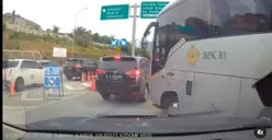 Viral Bus BPK RI Main Terobos Antrean Tol Exit Desari, Warganet: Awas Nanti Diaudit!