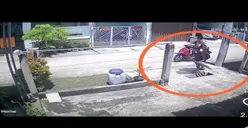 Aksi Nekat 2 Pencuri di Serang Baru, Ambil Besi Selokan dan Dibawa Pakai Motor dengan Santuy