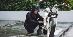 Cuci Motor Jangan Asal! 5 Cara agar Cat Motor Tidak Pudar dan Tetap Kinclong 