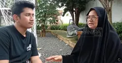 Pilu, Tangisan Ibunda Syakir Daulay Inginkan Sang Anak Dibukakan Pintu Hatinya Agar Bisa Pulang ke Rumah
