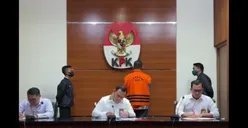 Potret Rafael Alun Trisambodo Gunakan Baju Orange Khas Tahanan Usai Resmi Jadi Tersangka KPK