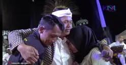 Haru! Dedi Mulyadi Nangis Tahu Perjuangan Guru Honorer SD Sampai Harus Lakukan Ini, Hanya Digaji Rp700 Ribu