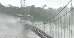 Duh, Jembatan Kaliregoyo 9 Miliar Putus Diterjang Banjir Semeru, Netizen: Yakin 9 M? Korupnya Berapa Miliar?