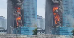 Gedung KLink Tower Gatot Subroto Kebakaran, 4 Unit Damkar Dikerahkan