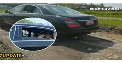 Momen Mobil RI 1 Nyangkut Lintasi Jalan Rusak di Lampung, Jokowi Sampai Turun dari Mobil