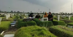 Lengkap! Tata Cara dan Doa Berziarah Kubur Latin, Dilengkapi Artinya