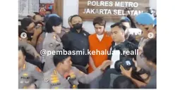 Rizky Billar Resmi Ditahan Kenakan Baju Oranye, Wartawan : Bang Billar Gimana Rasanya Bang?