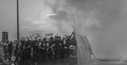 1 Orang Tewas Akibat Gas Air Mata di Liga Argentina, Bentrok Fans vs Polisi