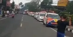 Viral! Video Iring-Iringan Mobil Jenazah Korban Insiden Kanjuruhan, Sirine Terdengar 20 Menit Sekali
