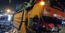 Pengendara Vespa Tewas Ditabrak Truk Fuso di Puncak Bogor
