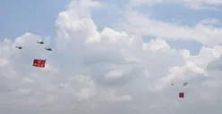 Enam Pesawat TNI AU Kibarkan Bendera Merah Putih Raksasa di Langit Bogor