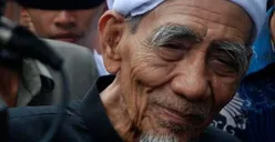 Jangan Serakah, Mbah Moen Ajarkan Cukup 4 Hal Ini yang Harus Diminta saat Berdoa