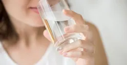 Bisa Turunkan Berat Badan, Ini 5 Manfaat Rutin Minum Air Putih Setiap Pagi