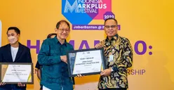 Dirut bank bjb Raih Penghargaan Industry Marketing Champion 2022 dari MarkPlus