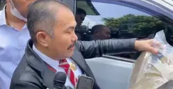 Kamaruddin Simanjuntak Bawa Barang Bukti Sandal Brigadir J, Masih Ada Darah : Yosua Terbunuh dengan Sadisnya!