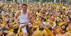 Waduh! Baju Dedi Mulyadi Dicopot Paksa Emak-emak: Ampun Emak