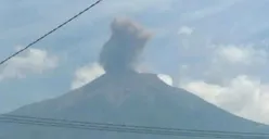 Lagi! Hari Ini Gunung Kerinci Alami Erupsi, Tinggi Kolom Abu Teramati 700 Meter