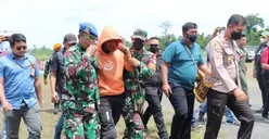 TNI-Polri Evakuasi 8 Korban Serangan KKB Papua