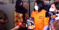 Resmi Pakai Baju Tahanan, Putri Candrawathi Menangis Memohon Doa agar Dikuatkan