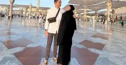 Tatapan Hangat Regi Datau dan Ayu Dewi Saat Umrah Bersama, Netizen: Si Cadel Langsung Bikin Podcast Habis Ini