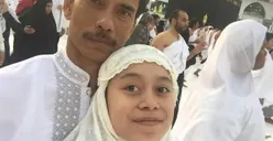 Viral! Lesti Kejora Tertangkap Kamera Tengah Menangis di Depan Kabah dalam Pelukan Sang Ayah