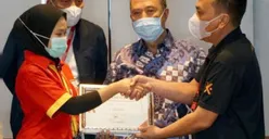 Amelia Karyawan Alfamart yang Viral Semringah Ketemu Founder Djoko Susanto