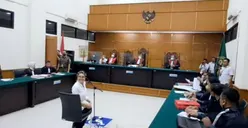 Sumringah dan Fashionable, Nikita Mirzani Jalani Sidang Perdana Kasus Pencemaran Nama Baik Dito Mahendra