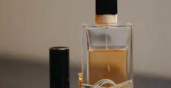 Ini 17 Rekomendasi Parfum Pria dan Wanita Segar Tahan Lama, untuk Sehari-hari hingga Acara Formal