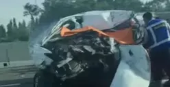 Ringsek! Ini Kondisi Terakhir Mobil Pasutri yang Kecelakaan di Tol Jakarta Cikampek, Polisi: Dua Orang Tewas