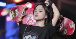 Deretan Potret Jeje Slebew Ngamuk di Citayam Fashion Week, Dikerumuni Orang hingga Dikawal Bodyguard
