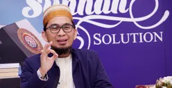Ustadz Adi Hidayat Bocorkan Cara Berbakti Kepada Orang Tua yang Benar, Rezeki akan Ikut Mengalir