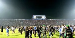 Kronologi Lengkap Insiden Arema vs Persebaya, Ada Tangisan dan Teriakan Wanita serta Orang Berlumuran Darah!