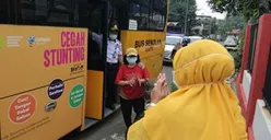 25 Bus Sekolah DKI Siap Antar-Jemput Lansia untuk Vaksinasi Covid-19