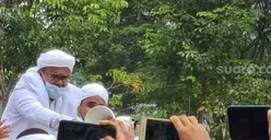 Tiba di Indonesia, Rizieq Disambut Ribuan Simpatisan