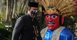 Anies Salat Id di Masjid Fatahillah Balai Kota