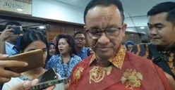 Anies Baswedan Bantah Hanya Prioritaskan Trotoar Ketimbang Atasi Banjir