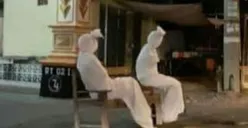 Lockdown, Dua Pocong Jaga Pintu Masuk Desa