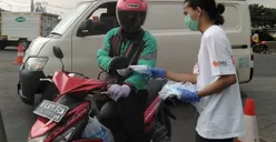 ACT Bagikan 28 Ribu Masker di Bekasi