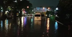 Jalan Depan Mall BTC Pasteur Banjir, 3 Mobil Terjebak