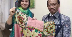 Sekolah Batik Moskow, Perkenalkan Batik ke Seluruh Dunia